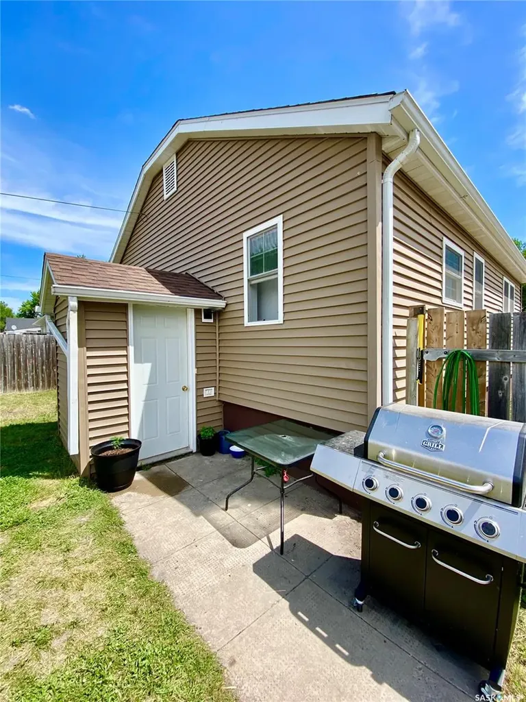 120 3rd Street W Carnduff SK S0C 0S0