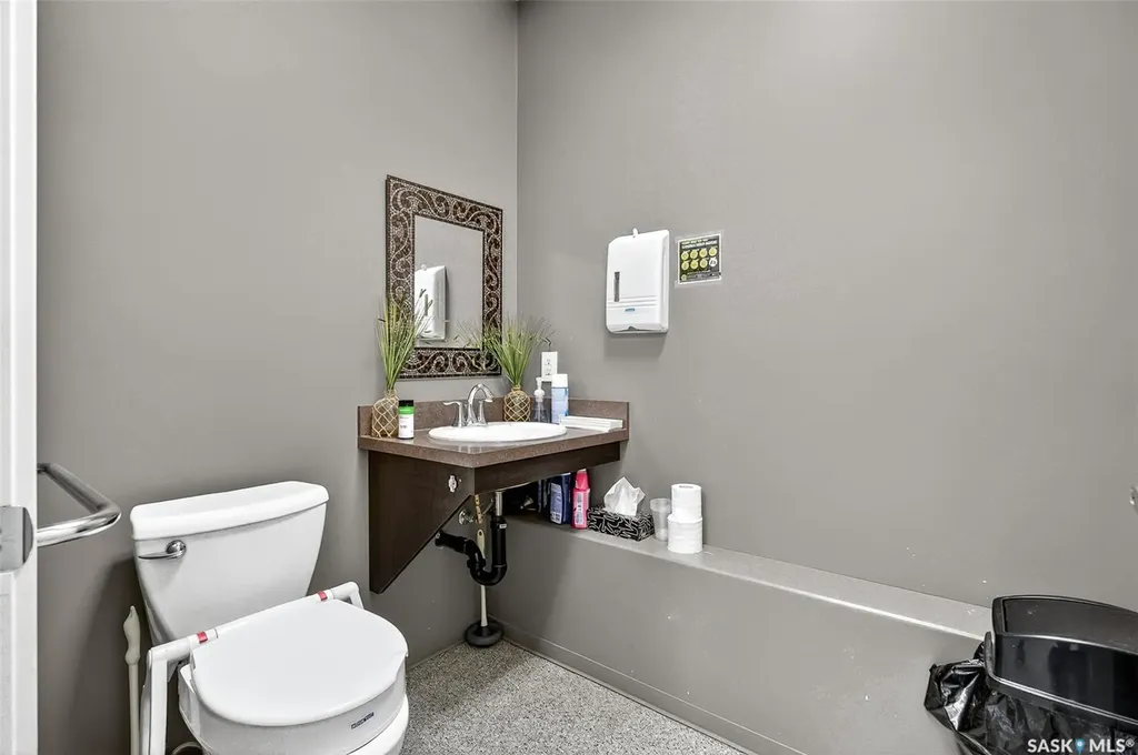 526 Main Street N Moose Jaw SK S6H 3K3