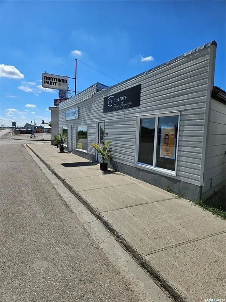 712 Railway Street Whitewood SK S0G 5C0