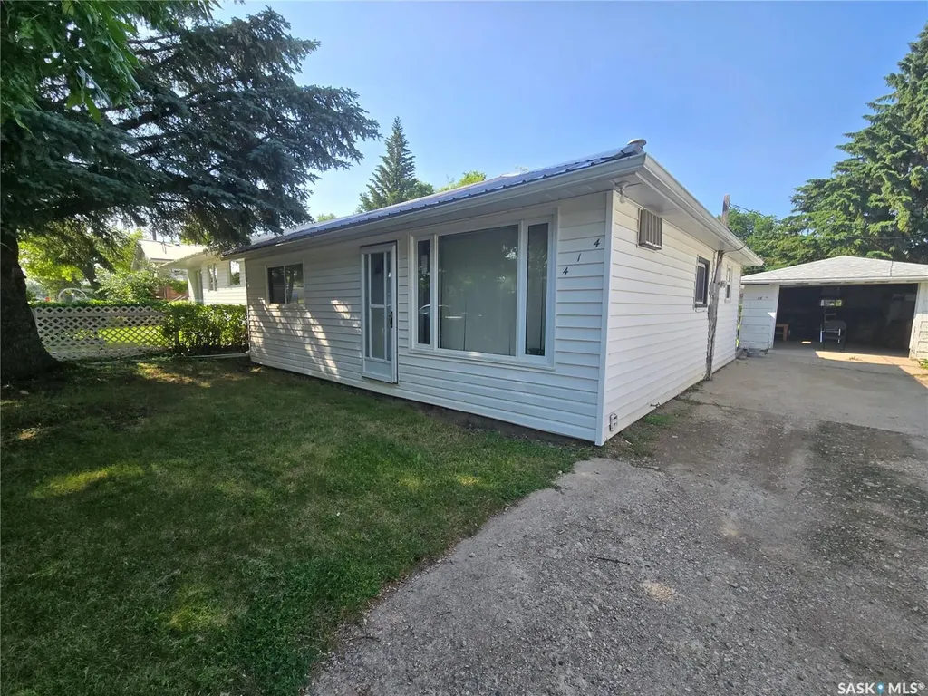 414 2nd Street Kipling SK S0G 2S0