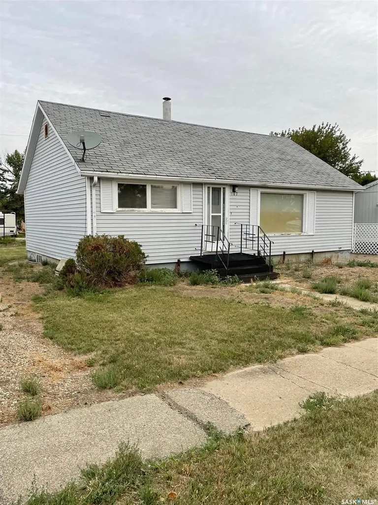 107 3rd Avenue W Elrose SK S0L 0Z0