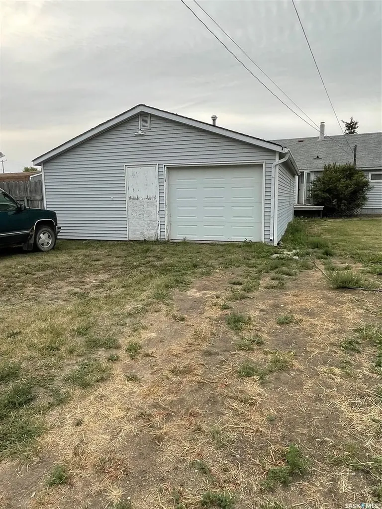 107 3rd Avenue W Elrose SK S0L 0Z0
