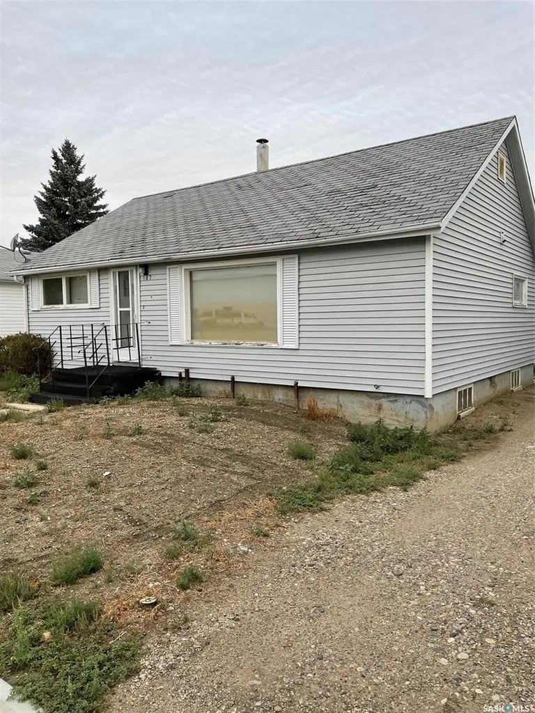 107 3rd Avenue W Elrose SK S0L 0Z0