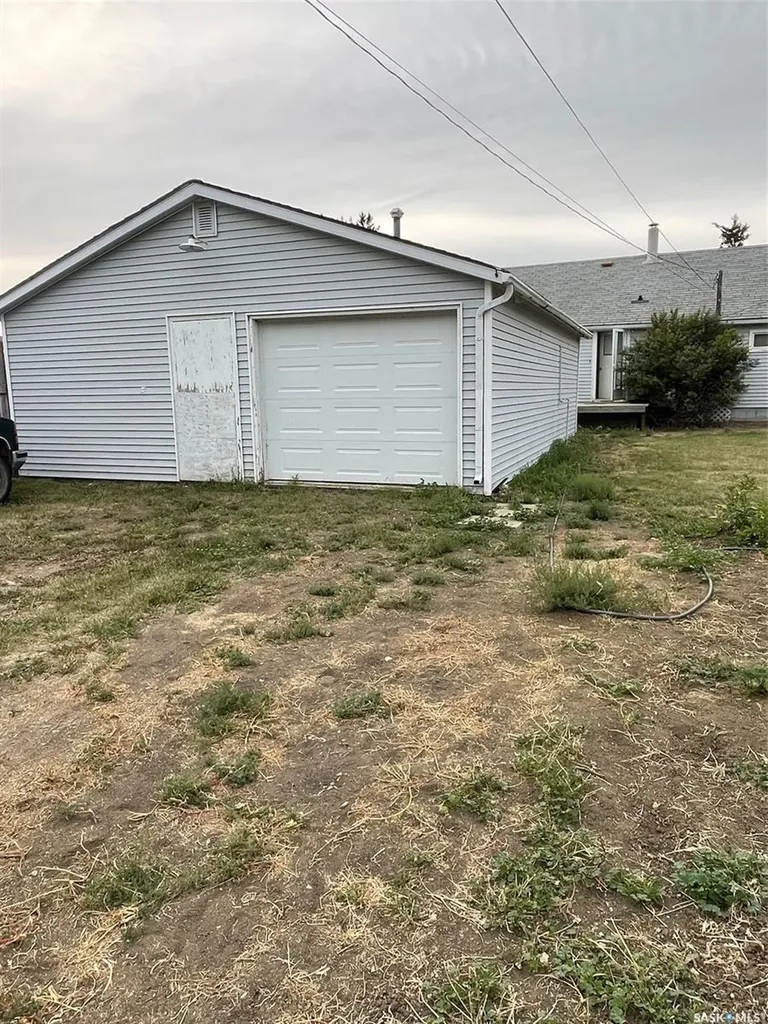 107 3rd Avenue W Elrose SK S0L 0Z0
