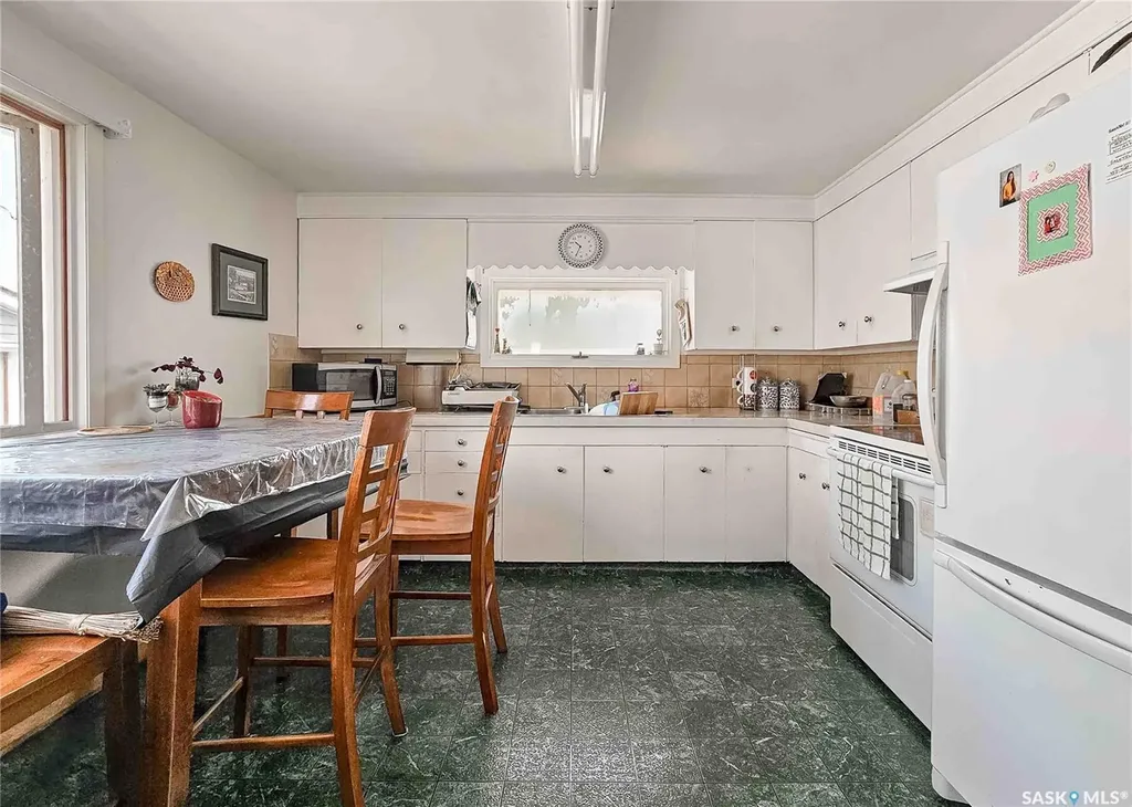 107 3rd Avenue W Elrose SK S0L 0Z0