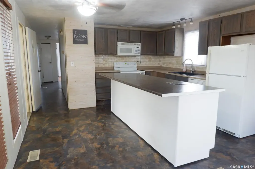 67 Sunrise Estates Assiniboia SK S0H 0B0