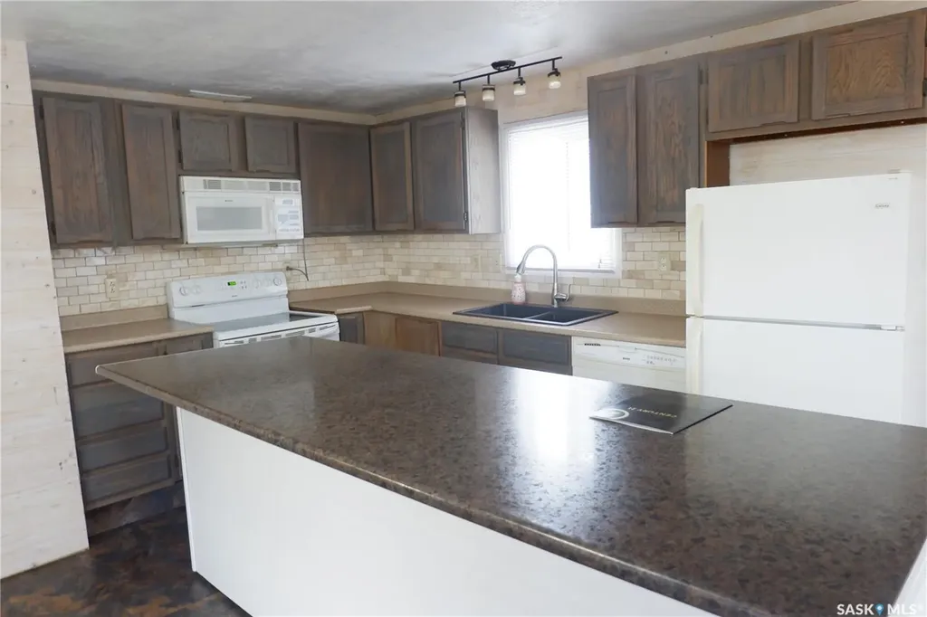 67 Sunrise Estates Assiniboia SK S0H 0B0