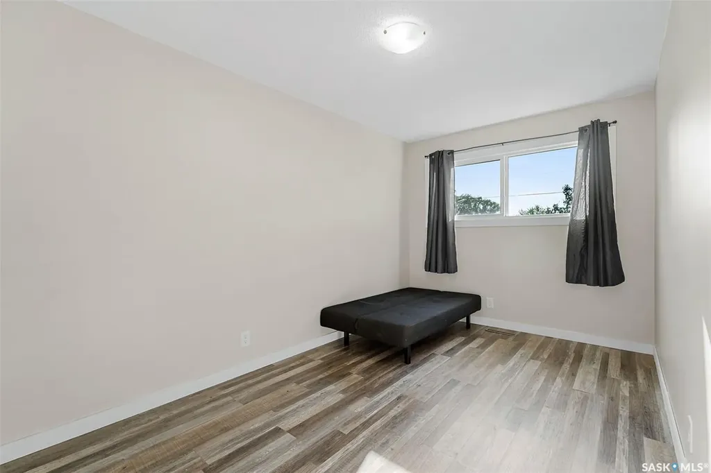 410 - 412 3rd Street E Delisle SK S0L 0P0