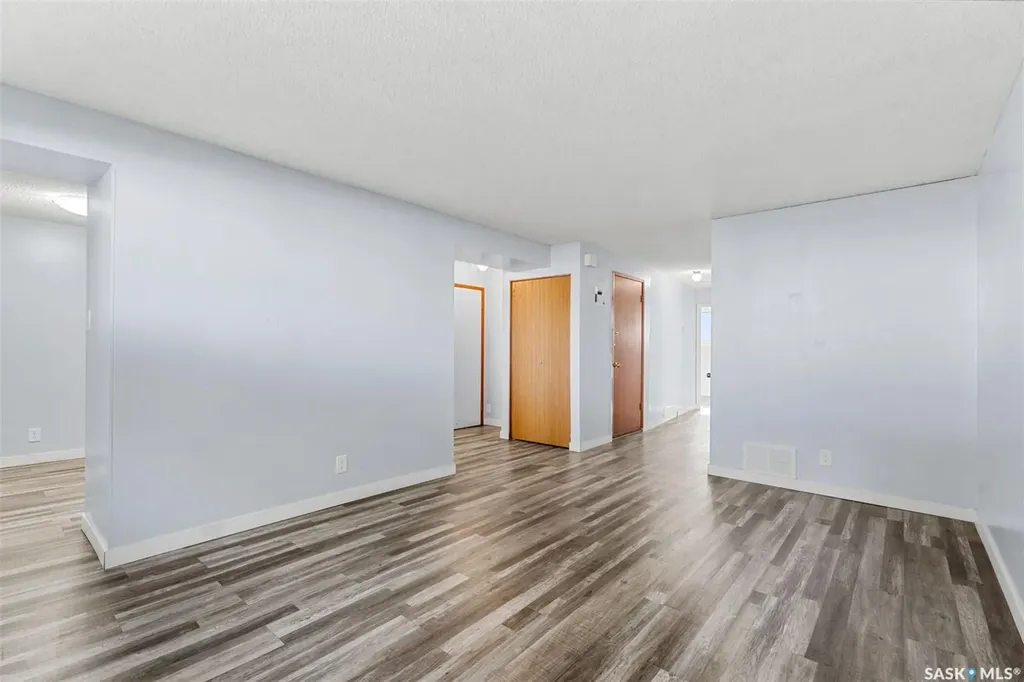 410 - 412 3rd Street E Delisle SK S0L 0P0