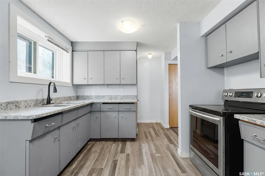 410 - 412 3rd Street E Delisle SK S0L 0P0