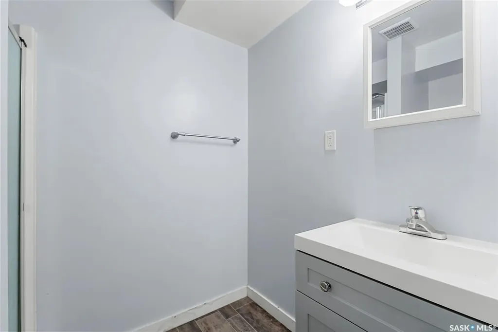 410 - 412 3rd Street E Delisle SK S0L 0P0