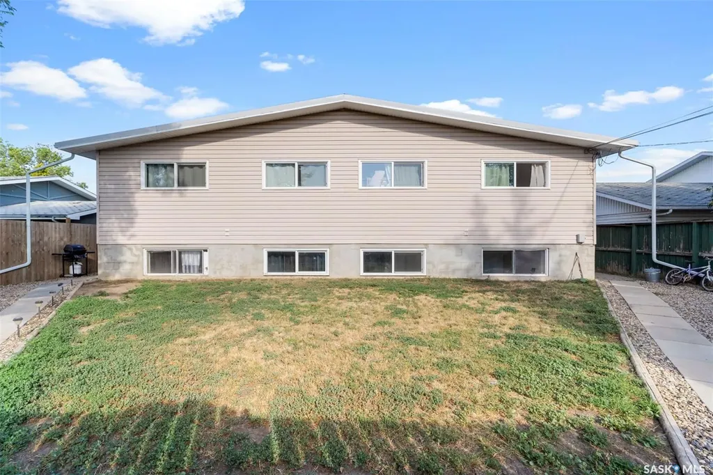 410 - 412 3rd Street E Delisle SK S0L 0P0