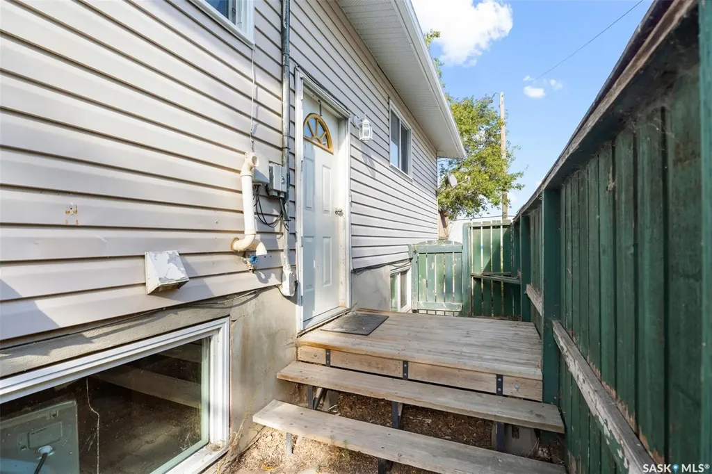 410 - 412 3rd Street E Delisle SK S0L 0P0