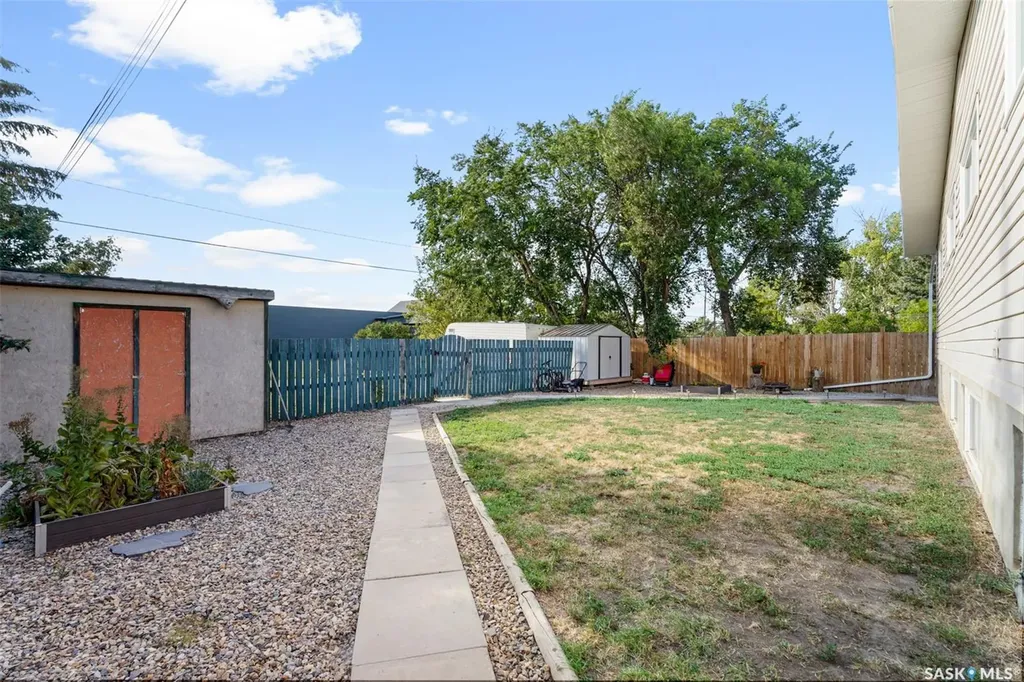 410 - 412 3rd Street E Delisle SK S0L 0P0