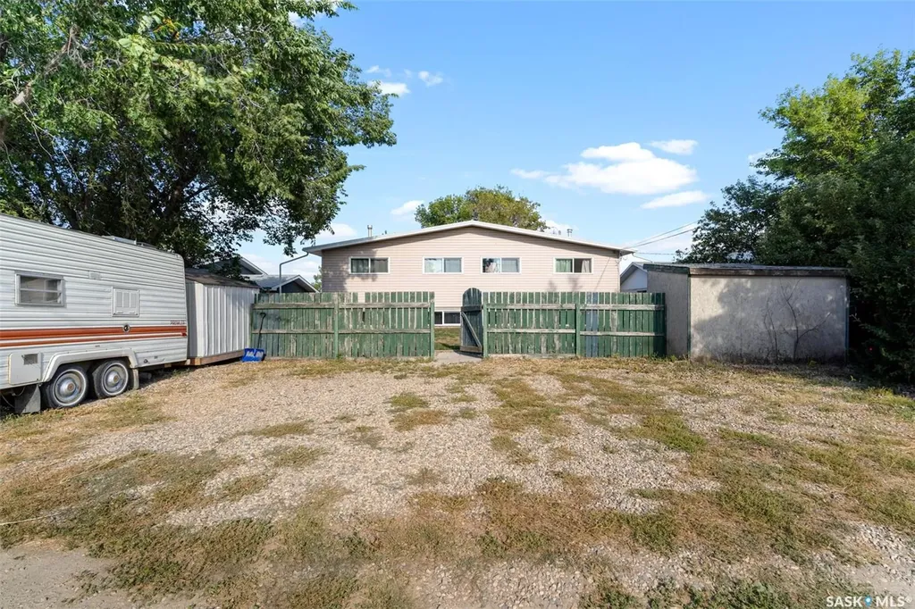 410 - 412 3rd Street E Delisle SK S0L 0P0