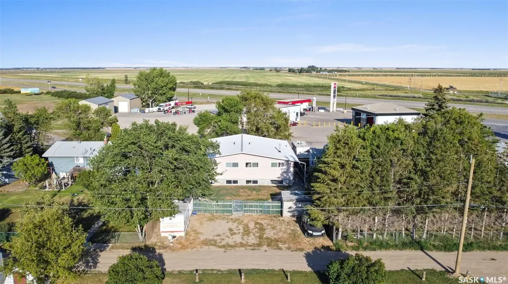 410 - 412 3rd Street E Delisle SK S0L 0P0