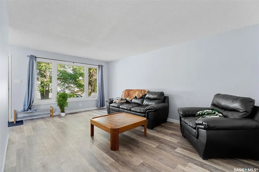 410 - 412 3rd Street E Delisle SK S0L 0P0