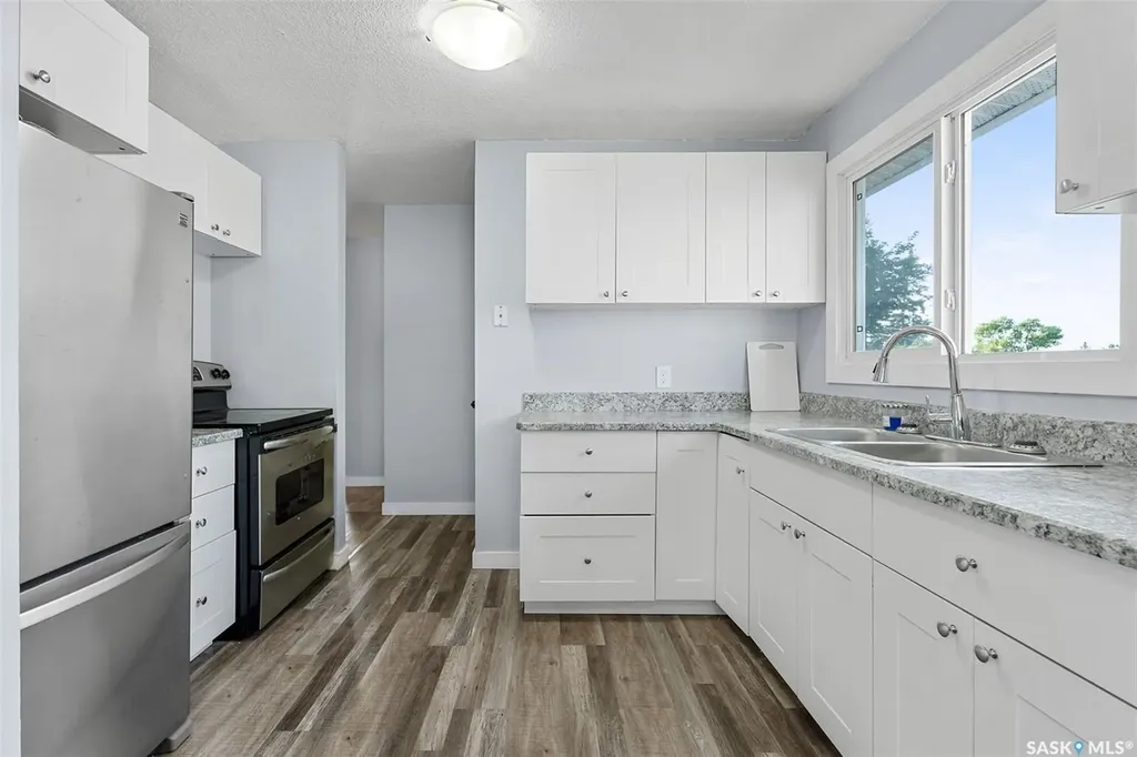 410 - 412 3rd Street E Delisle SK S0L 0P0