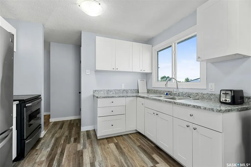 410 - 412 3rd Street E Delisle SK S0L 0P0