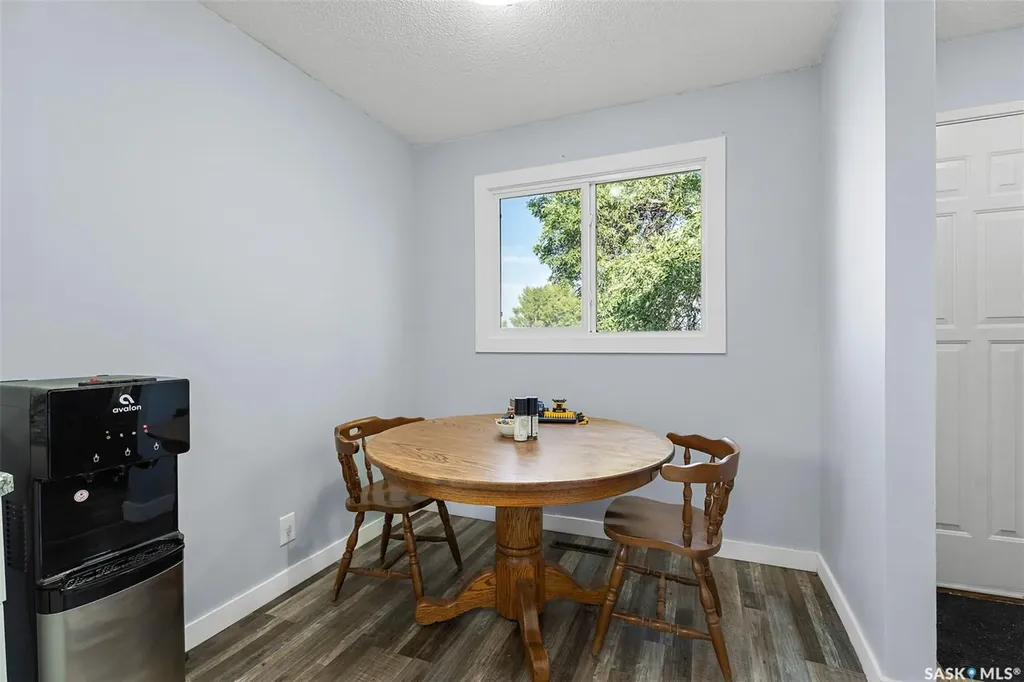 410 - 412 3rd Street E Delisle SK S0L 0P0