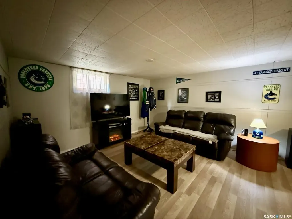 411 4th Avenue W Kindersley SK S0L 1S0