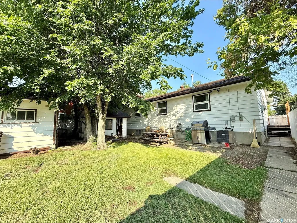 411 4th Avenue W Kindersley SK S0L 1S0