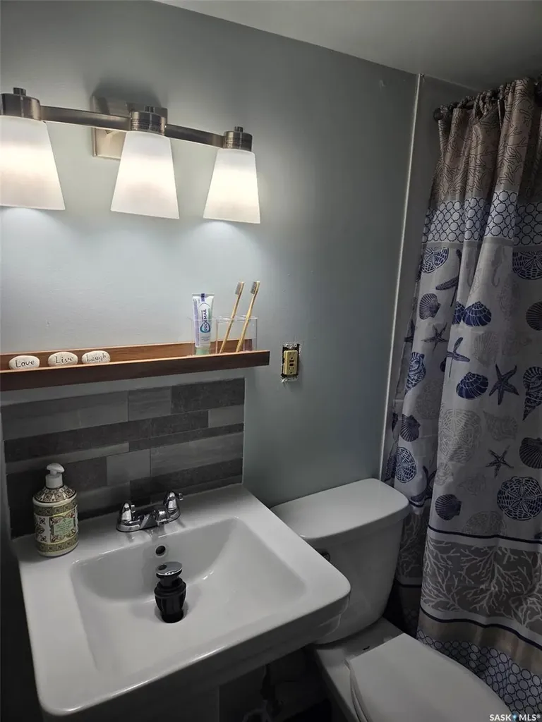 411 4th Avenue W Kindersley SK S0L 1S0