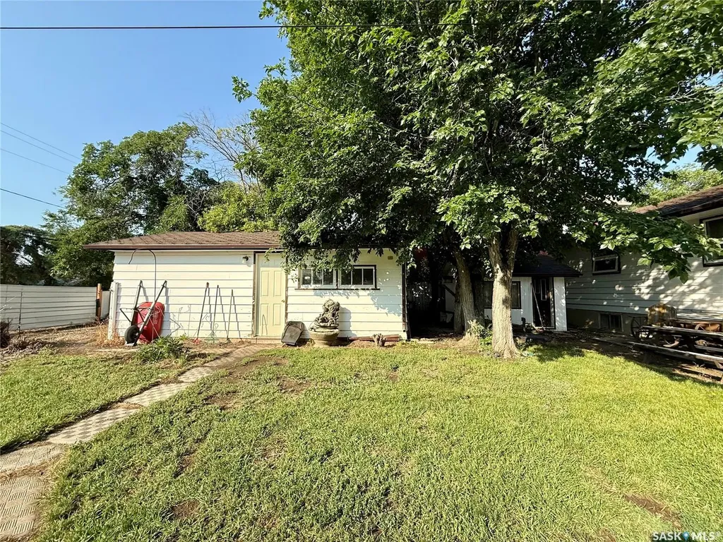 411 4th Avenue W Kindersley SK S0L 1S0