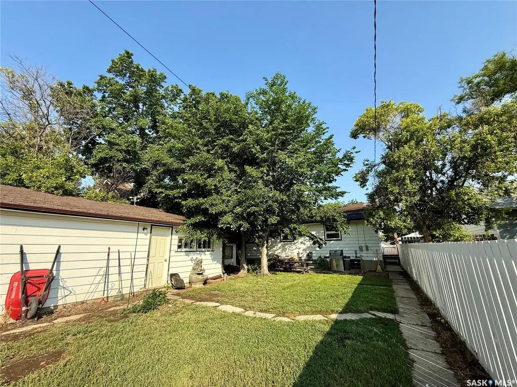 411 4th Avenue W Kindersley SK S0L 1S0