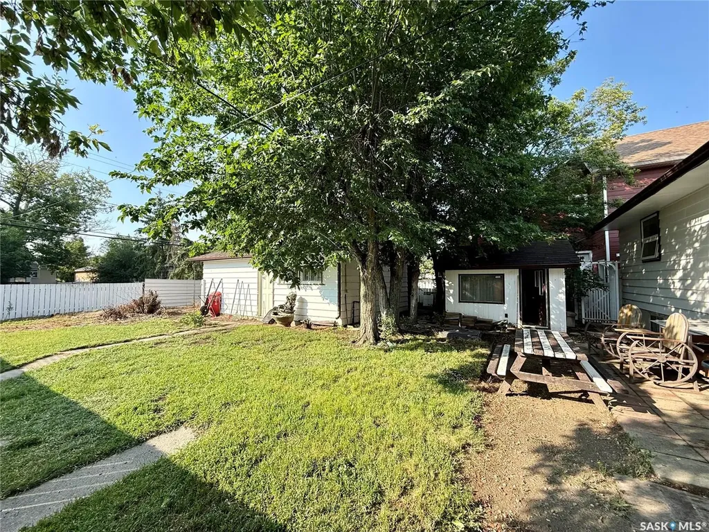 411 4th Avenue W Kindersley SK S0L 1S0