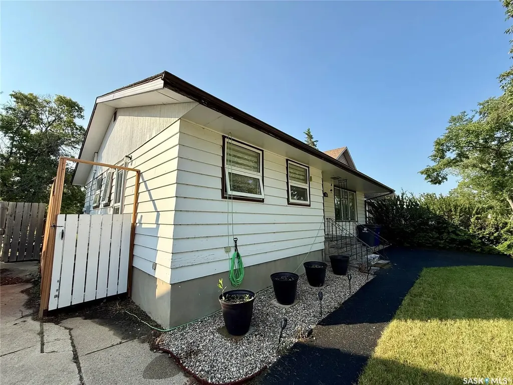 411 4th Avenue W Kindersley SK S0L 1S0