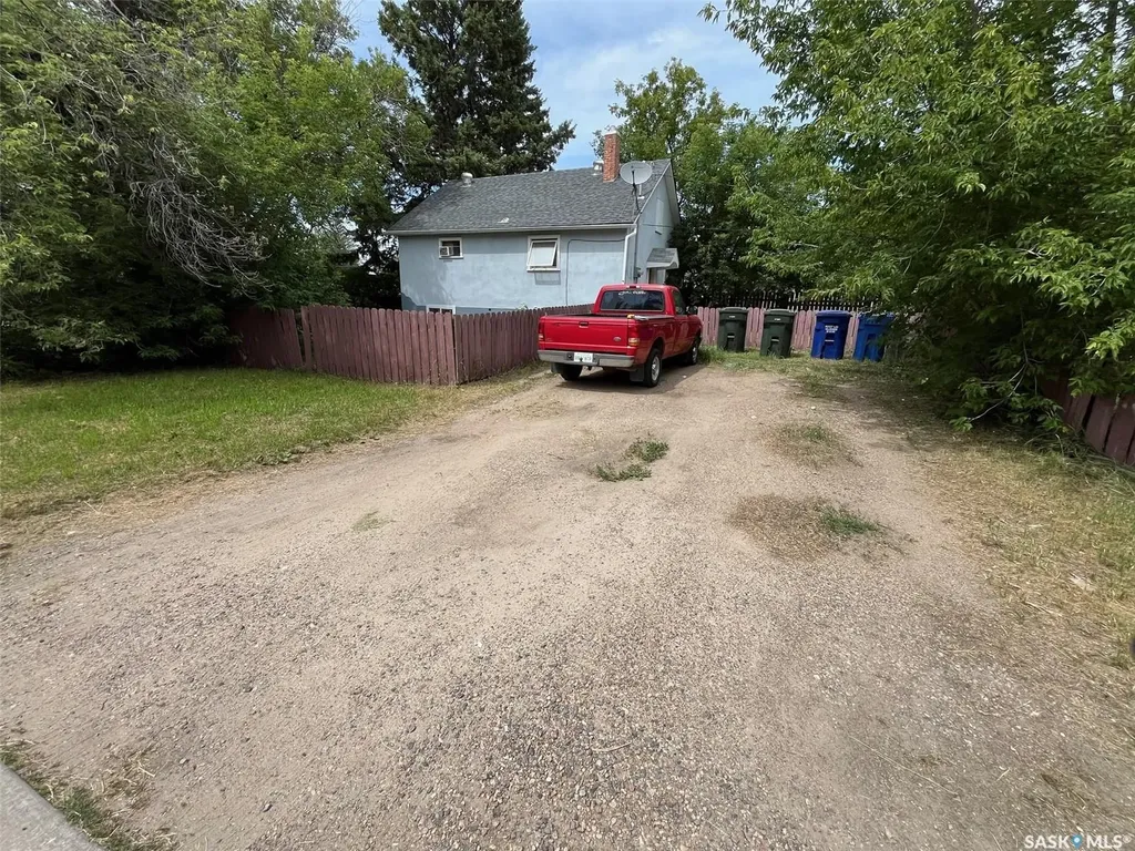 630 5th Avenue E Prince Albert SK S6V 2H5