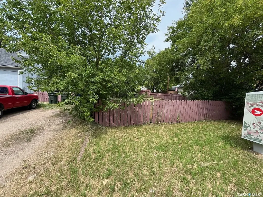 630 5th Avenue E Prince Albert SK S6V 2H5