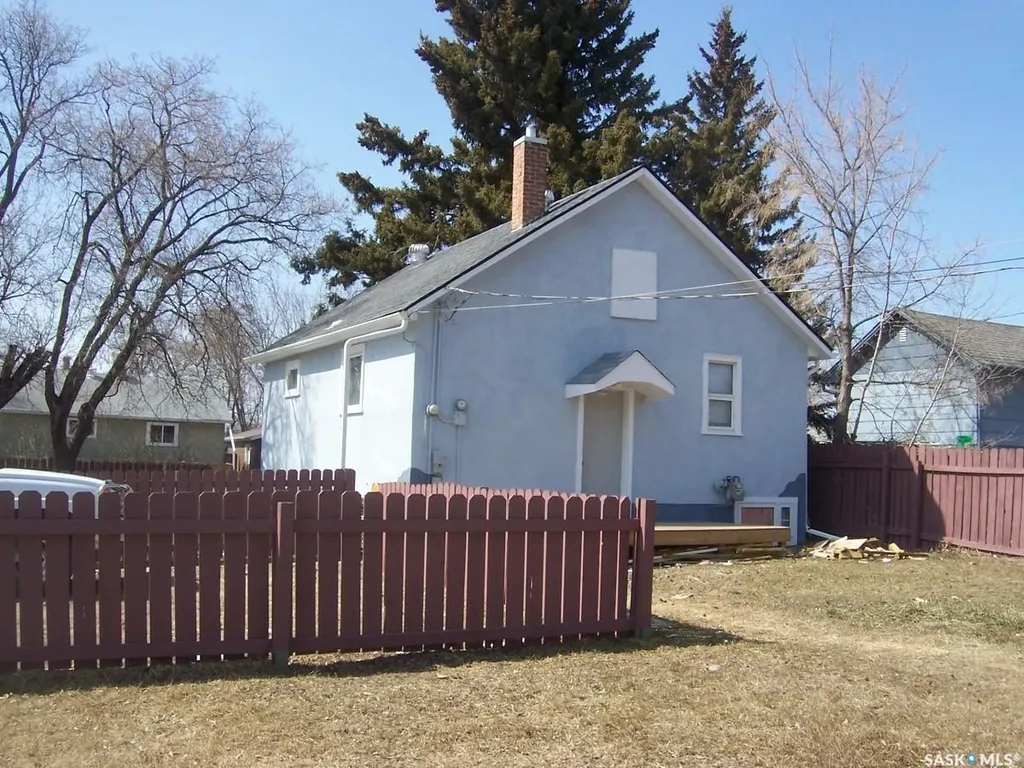 630 5th Avenue E Prince Albert SK S6V 2H5