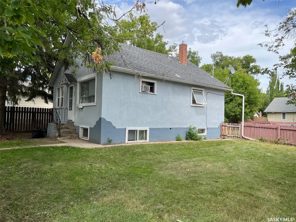 630 5th Avenue E Prince Albert SK S6V 2H5