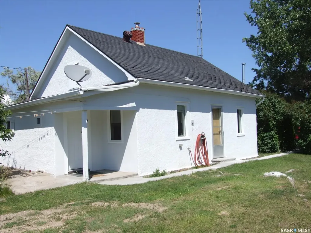 150 2nd Street E Fox Valley SK S0N 0V0