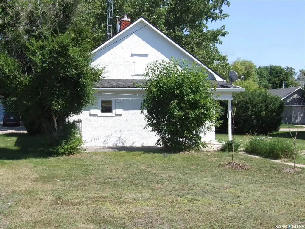 150 2nd Street E Fox Valley SK S0N 0V0