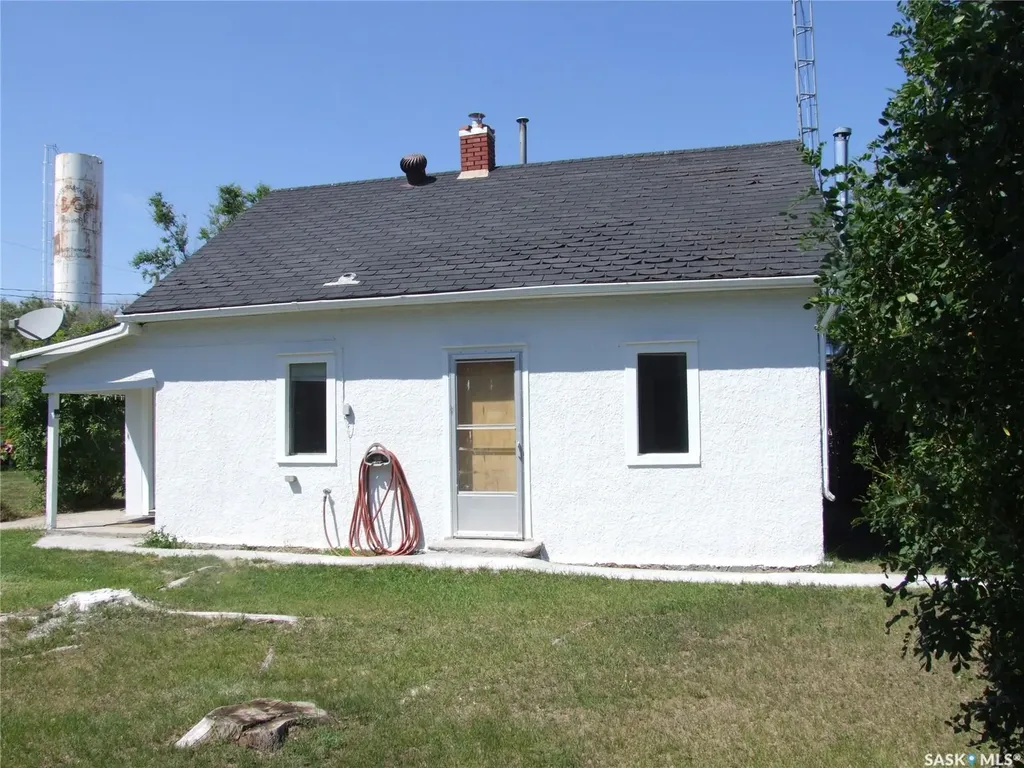 150 2nd Street E Fox Valley SK S0N 0V0
