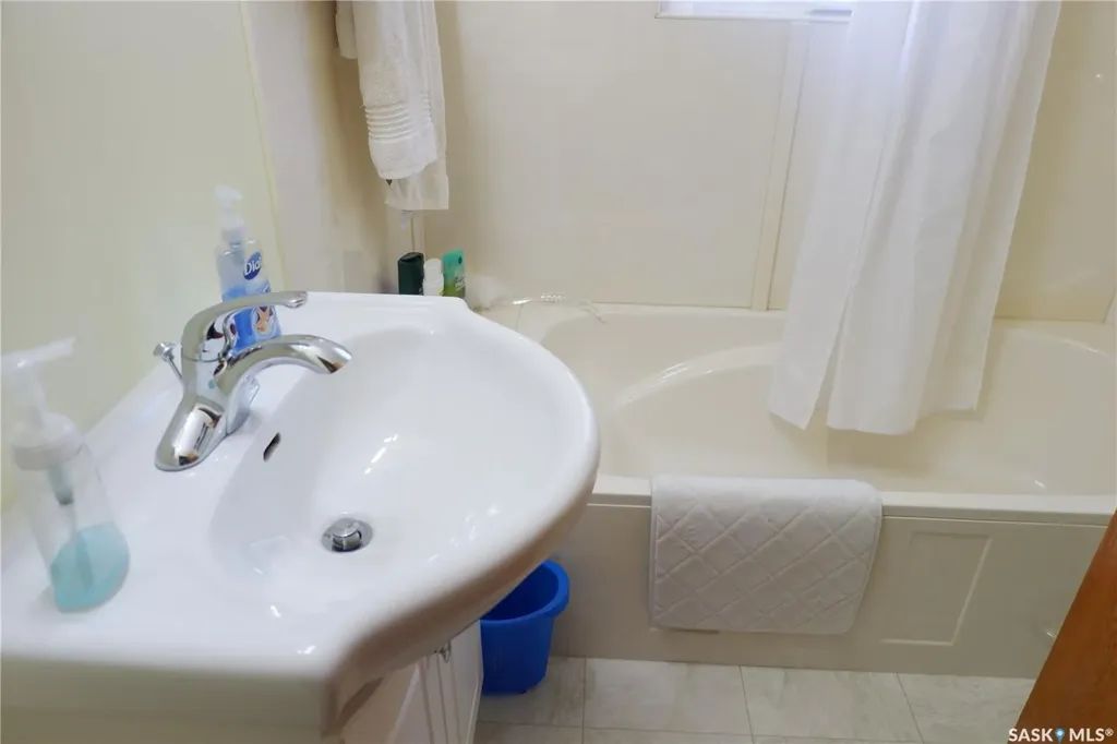 220 6th Avenue W Assiniboia SK S0H 0B0