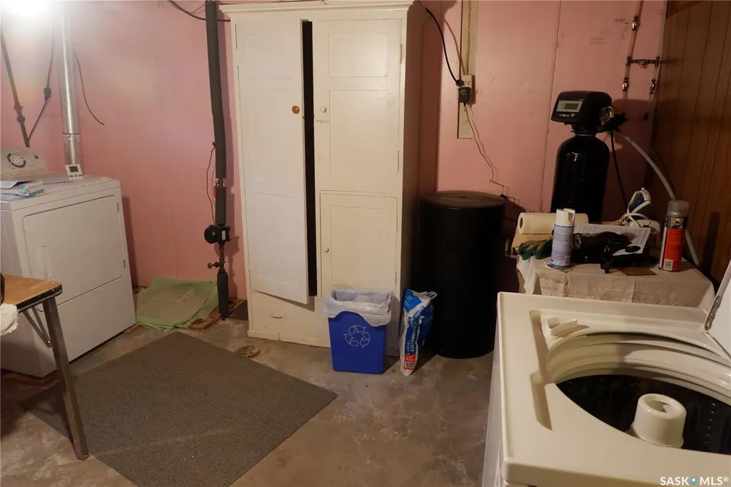 220 6th Avenue W Assiniboia SK S0H 0B0