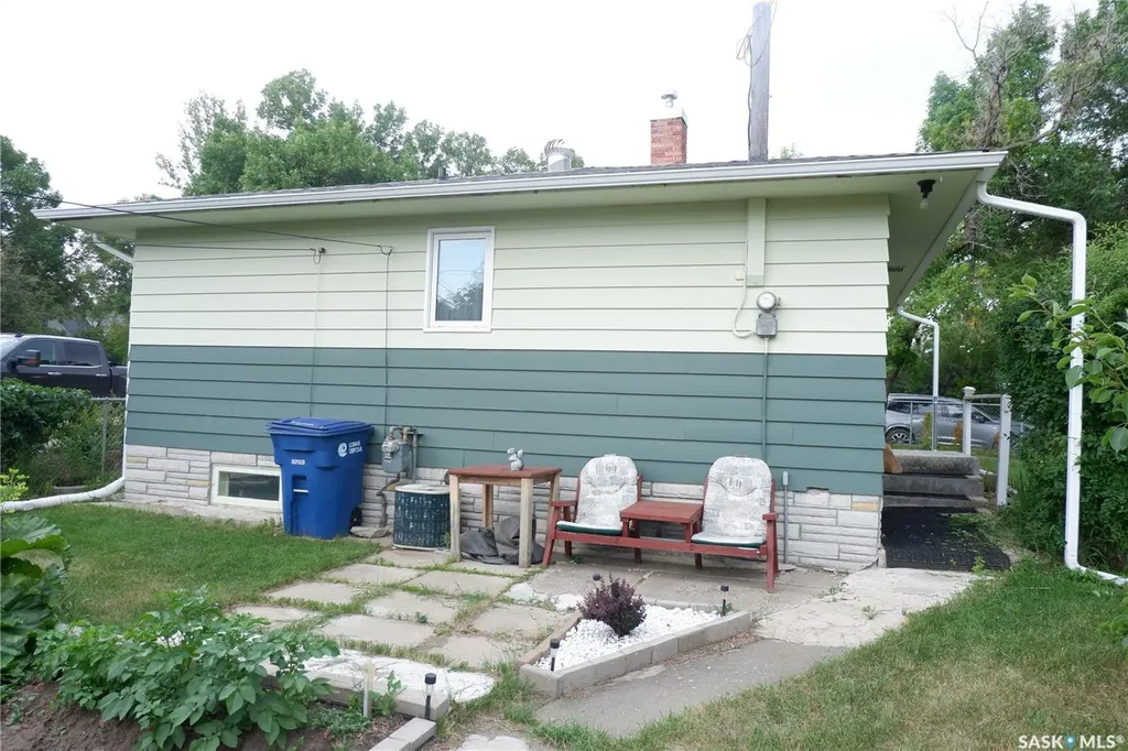 220 6th Avenue W Assiniboia SK S0H 0B0