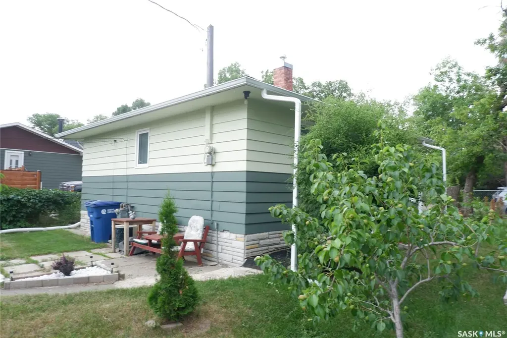 220 6th Avenue W Assiniboia SK S0H 0B0