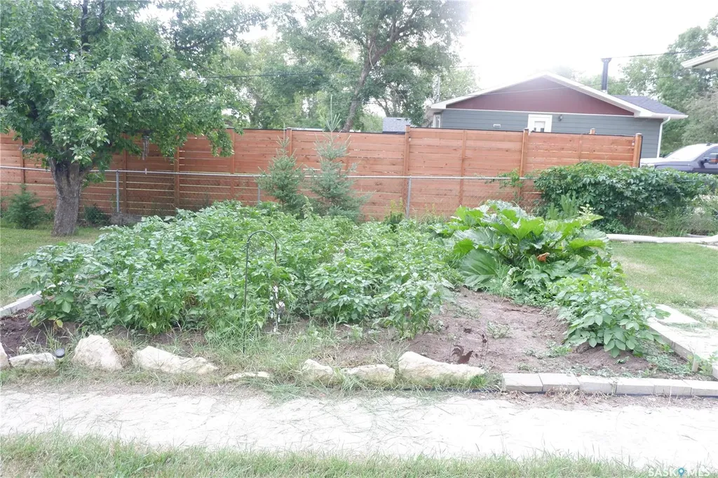 220 6th Avenue W Assiniboia SK S0H 0B0