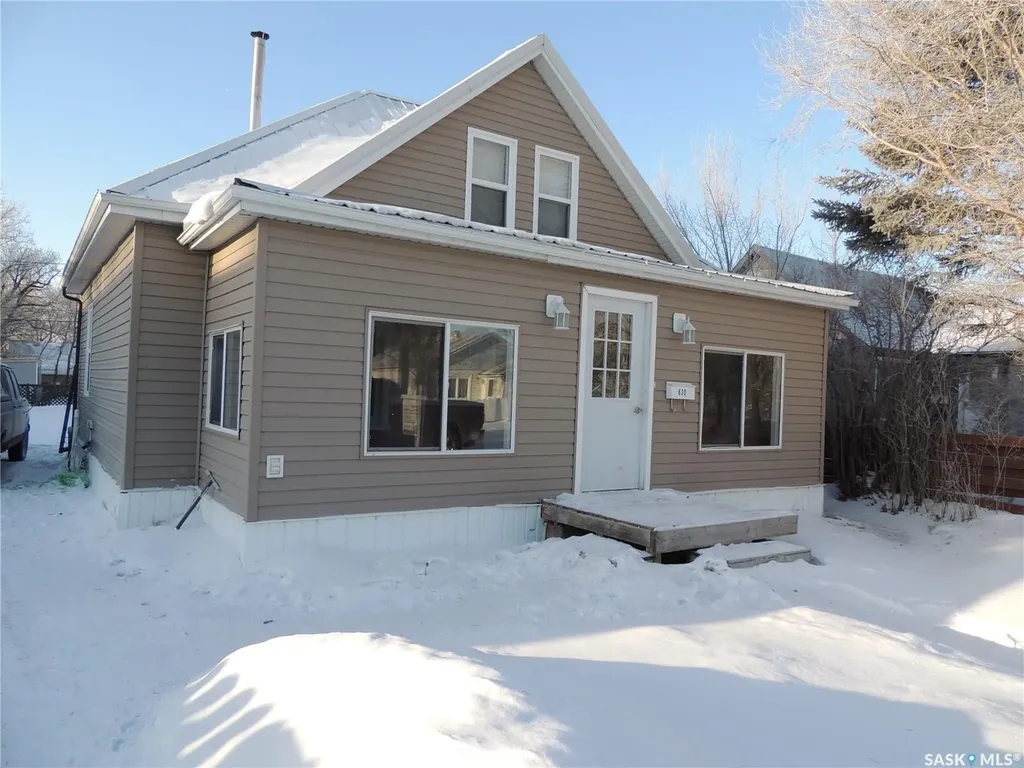 630 3rd Street Estevan SK S4A 0P6