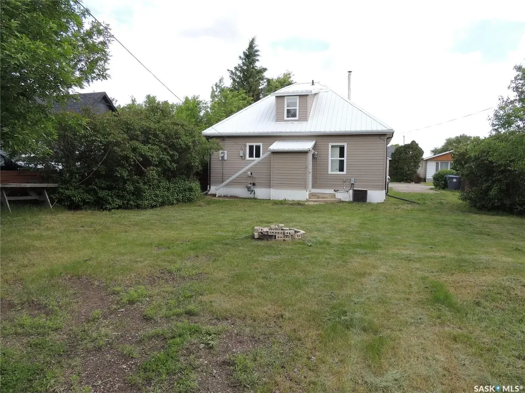 630 3rd Street Estevan SK S4A 0P6