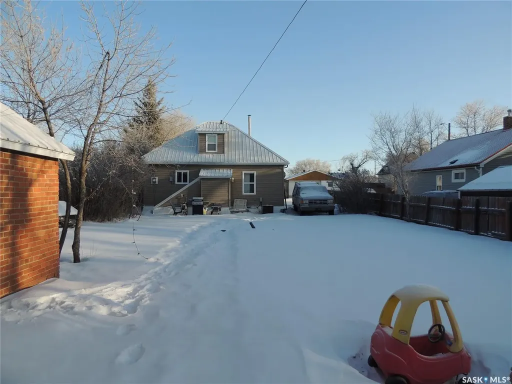 630 3rd Street Estevan SK S4A 0P6