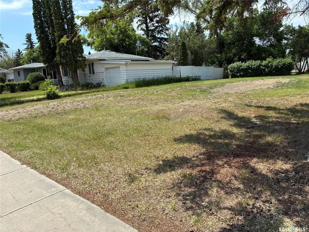 613 P Avenue N Saskatoon SK S7L 2W1