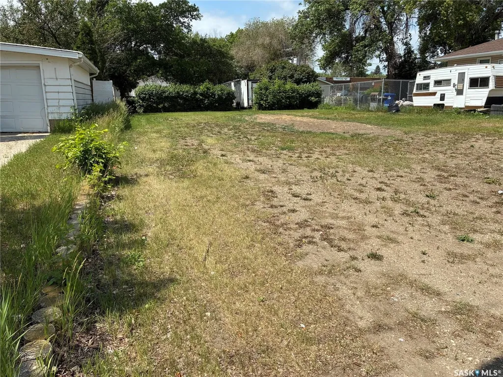 613 P Avenue N Saskatoon SK S7L 2W1