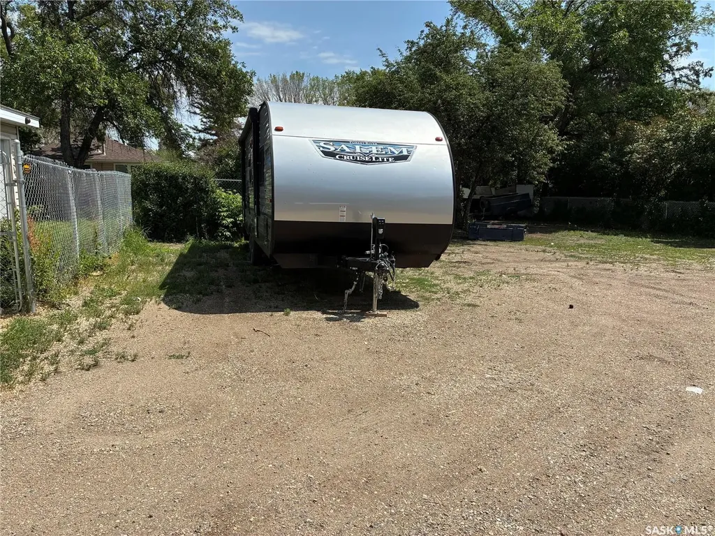 613 P Avenue N Saskatoon SK S7L 2W1