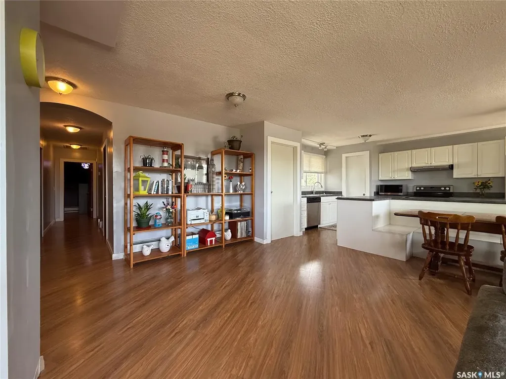 223 2nd Avenue E Frontier SK S0N 0W0